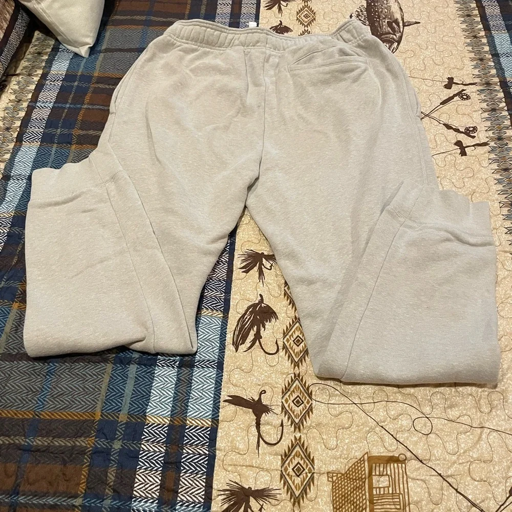Reebok men’s joggers with patch sweatpants used in good condition size L - Picture 3 of 4